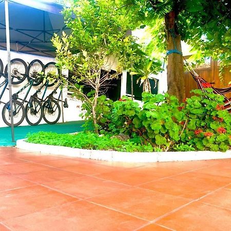 Hostal White House Galapagos ปูแอร์โตอาโยรา ภายนอก รูปภาพ