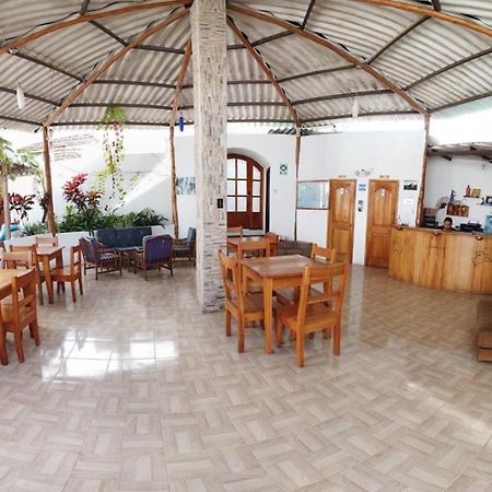 Hostal White House Galapagos ปูแอร์โตอาโยรา ภายนอก รูปภาพ