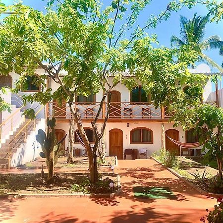 Hostal White House Galapagos ปูแอร์โตอาโยรา ภายนอก รูปภาพ