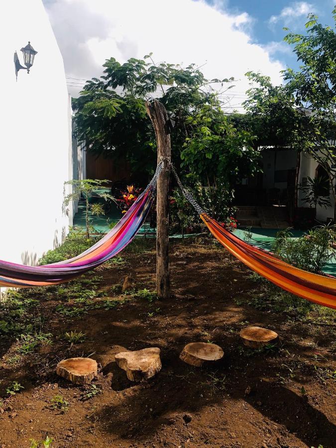 Hostal White House Galapagos ปูแอร์โตอาโยรา ภายนอก รูปภาพ
