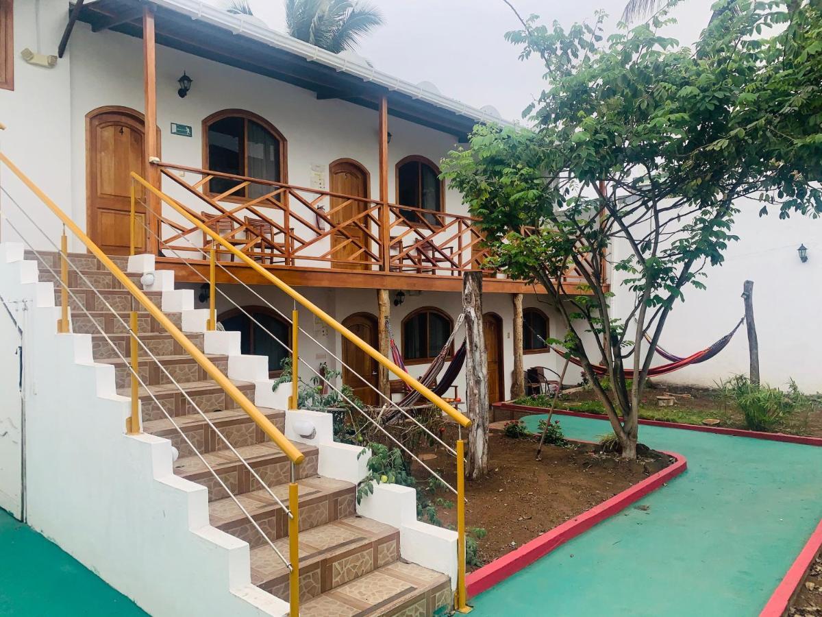 Hostal White House Galapagos ปูแอร์โตอาโยรา ภายนอก รูปภาพ