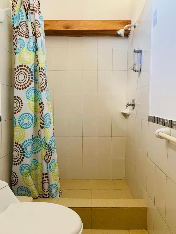 Hostal White House Galapagos ปูแอร์โตอาโยรา ภายนอก รูปภาพ