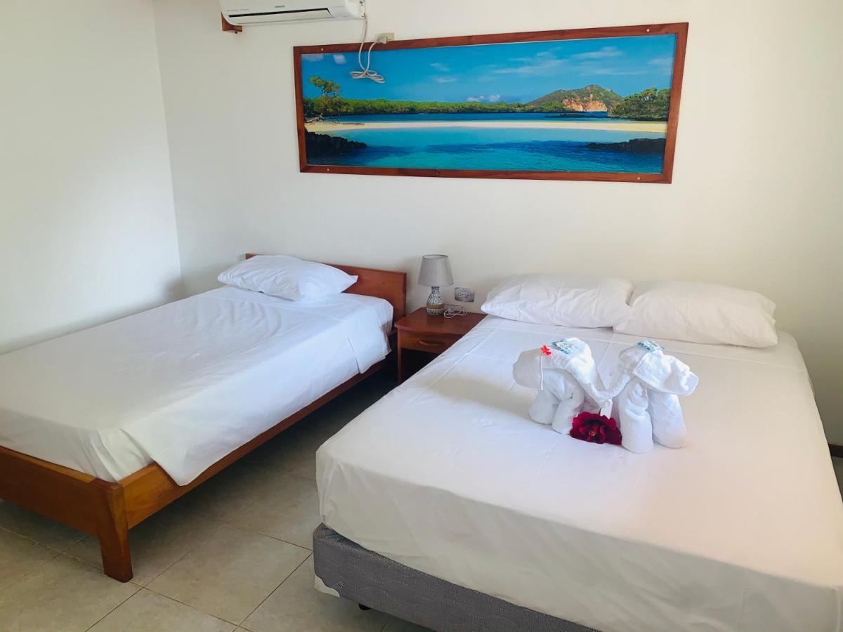 Hostal White House Galapagos ปูแอร์โตอาโยรา ภายนอก รูปภาพ