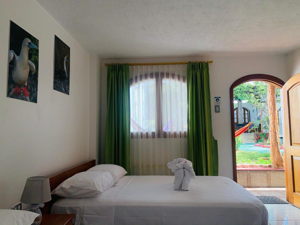 Hostal White House Galapagos ปูแอร์โตอาโยรา ภายนอก รูปภาพ