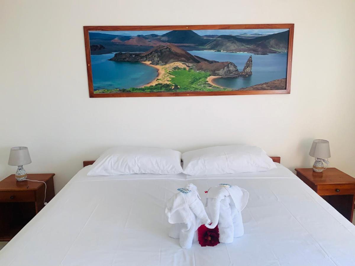 Hostal White House Galapagos ปูแอร์โตอาโยรา ภายนอก รูปภาพ