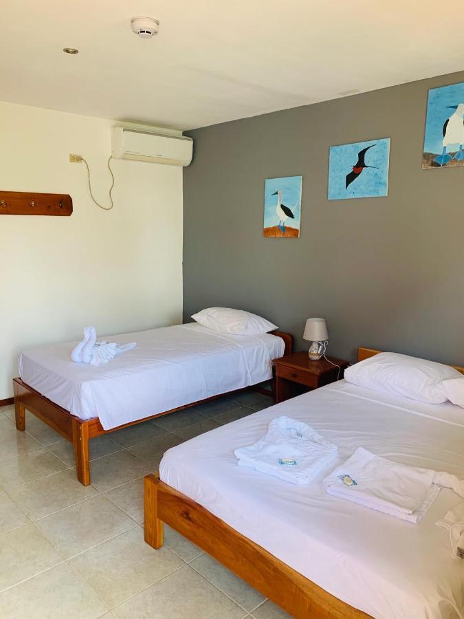 Hostal White House Galapagos ปูแอร์โตอาโยรา ภายนอก รูปภาพ