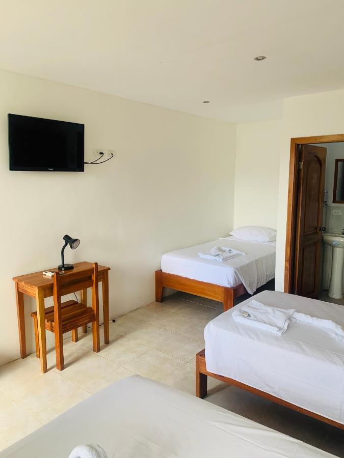 Hostal White House Galapagos ปูแอร์โตอาโยรา ภายนอก รูปภาพ
