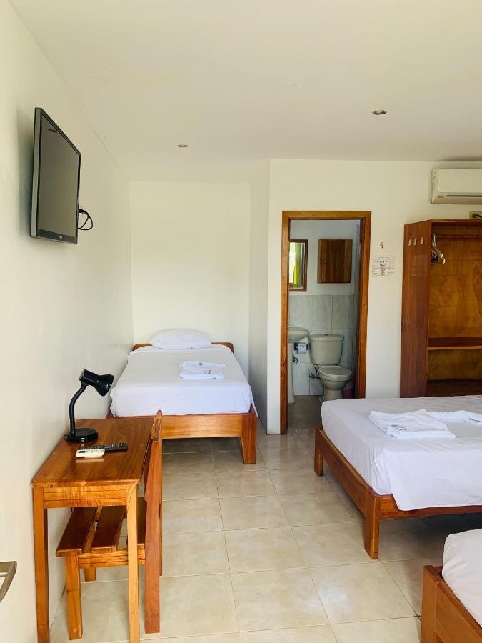 Hostal White House Galapagos ปูแอร์โตอาโยรา ภายนอก รูปภาพ
