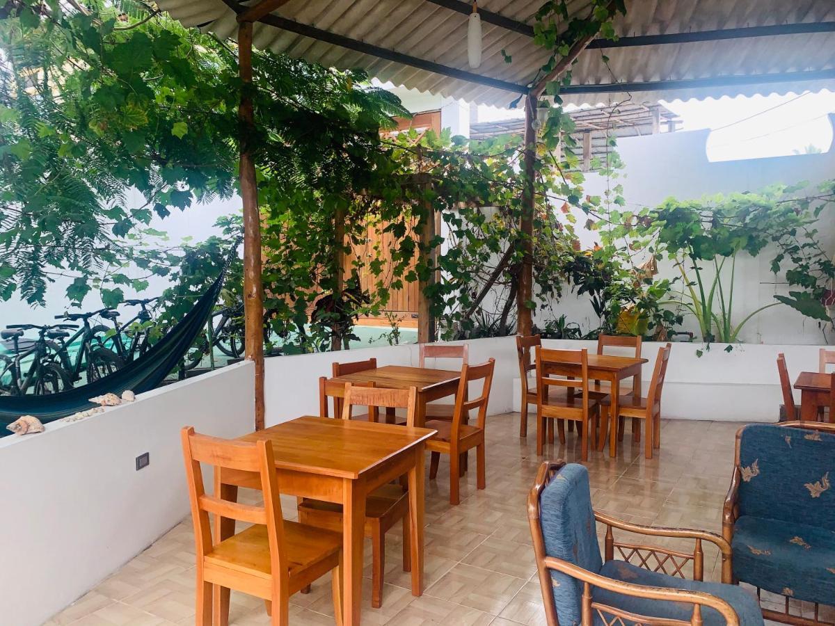 Hostal White House Galapagos ปูแอร์โตอาโยรา ภายนอก รูปภาพ