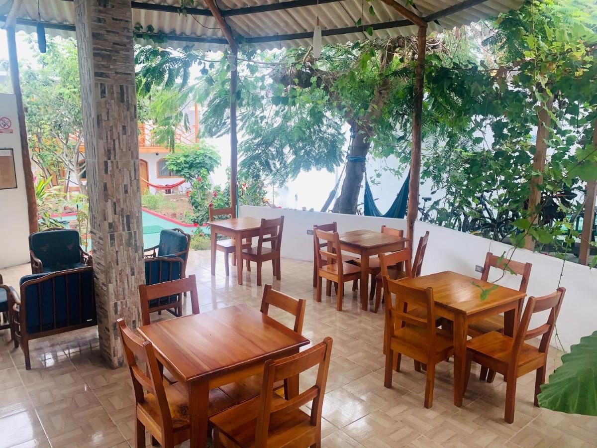 Hostal White House Galapagos ปูแอร์โตอาโยรา ภายนอก รูปภาพ