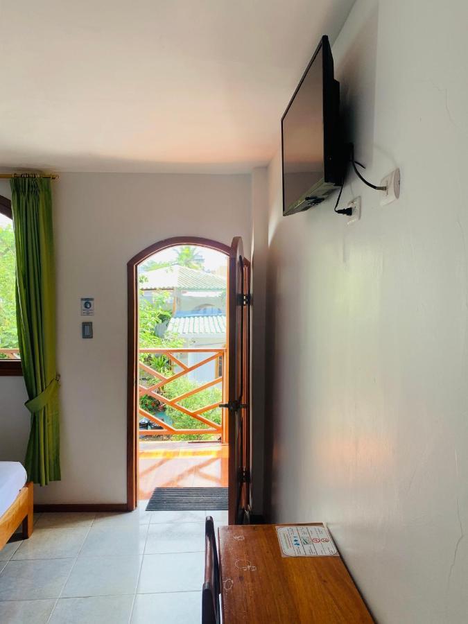 Hostal White House Galapagos ปูแอร์โตอาโยรา ภายนอก รูปภาพ