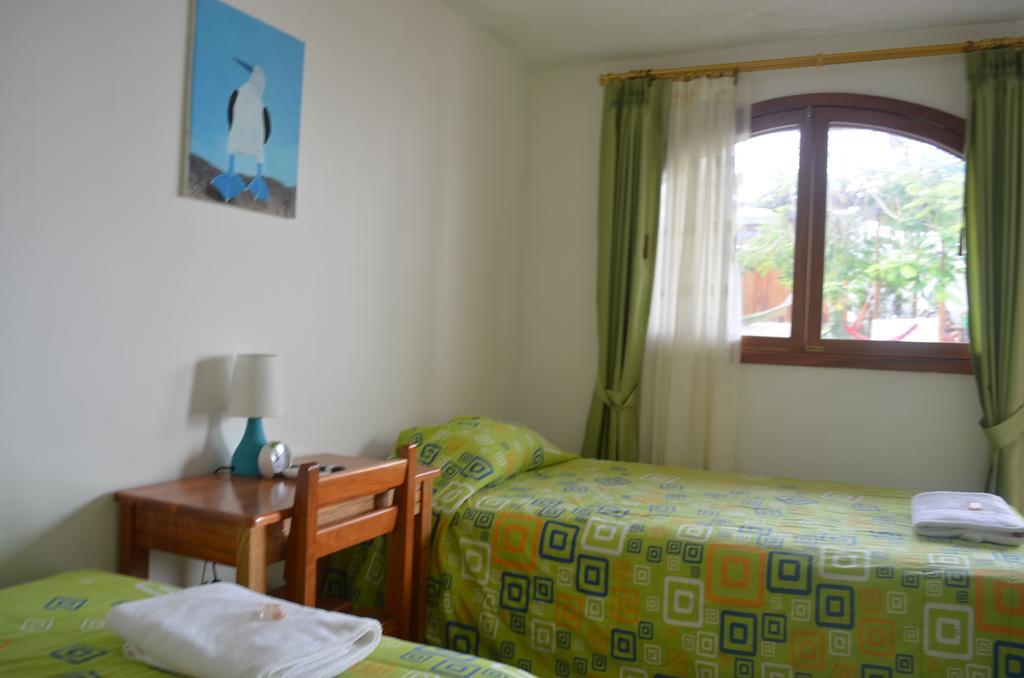 Hostal White House Galapagos ปูแอร์โตอาโยรา ภายนอก รูปภาพ