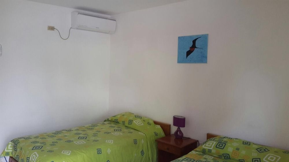 Hostal White House Galapagos ปูแอร์โตอาโยรา ภายนอก รูปภาพ