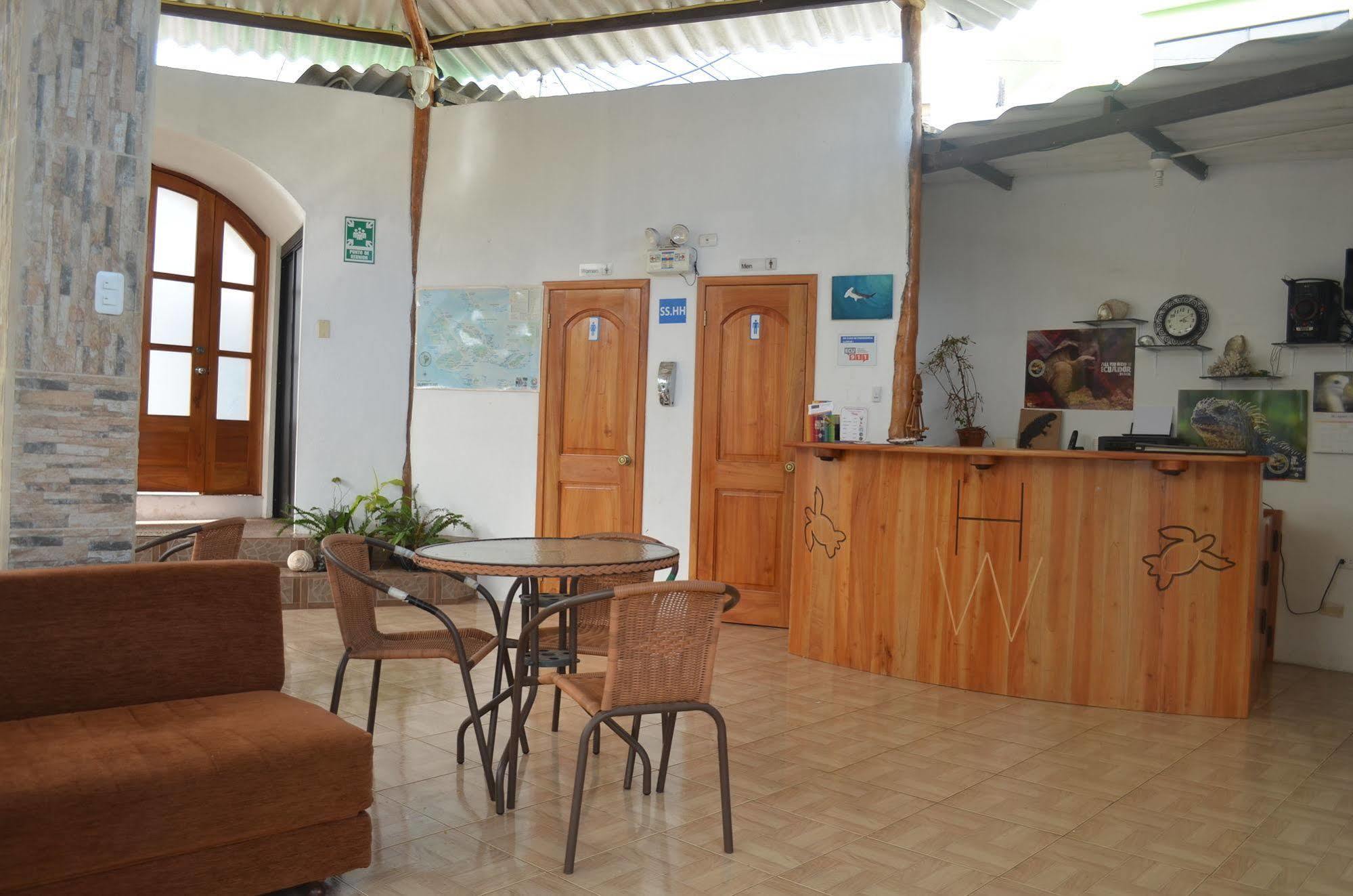 Hostal White House Galapagos ปูแอร์โตอาโยรา ภายนอก รูปภาพ