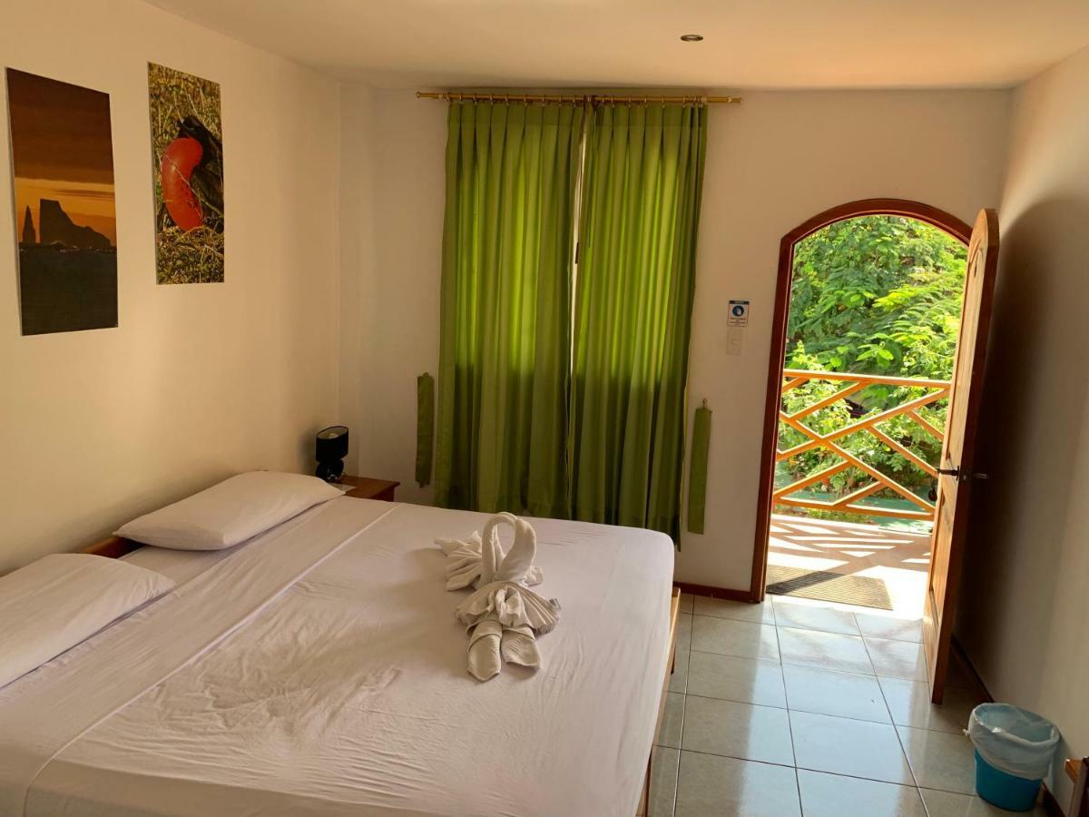 Hostal White House Galapagos ปูแอร์โตอาโยรา ภายนอก รูปภาพ