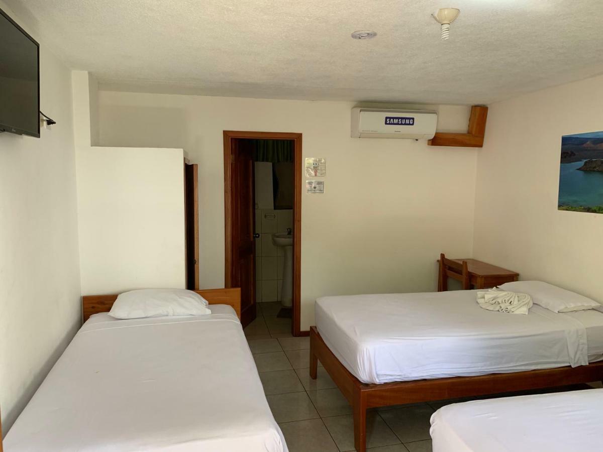 Hostal White House Galapagos ปูแอร์โตอาโยรา ภายนอก รูปภาพ