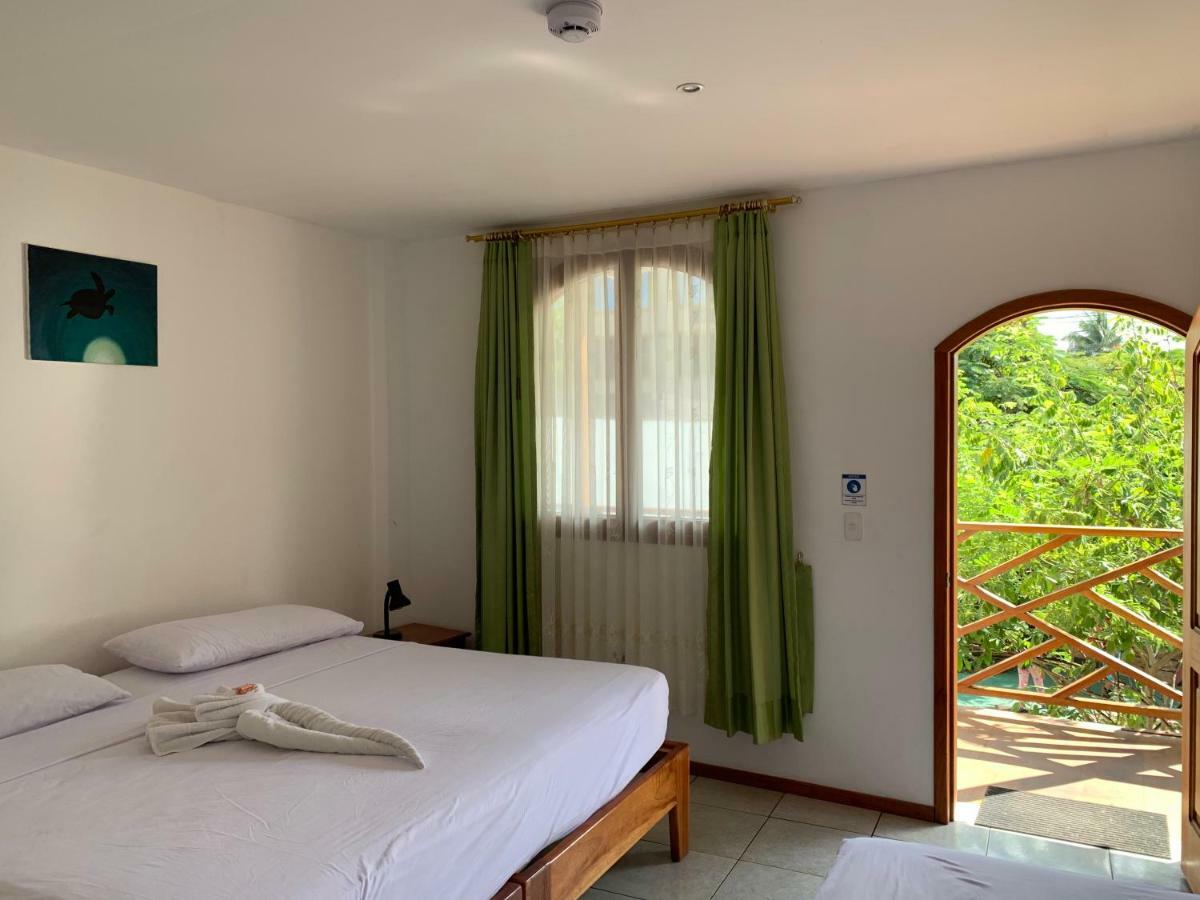 Hostal White House Galapagos ปูแอร์โตอาโยรา ภายนอก รูปภาพ