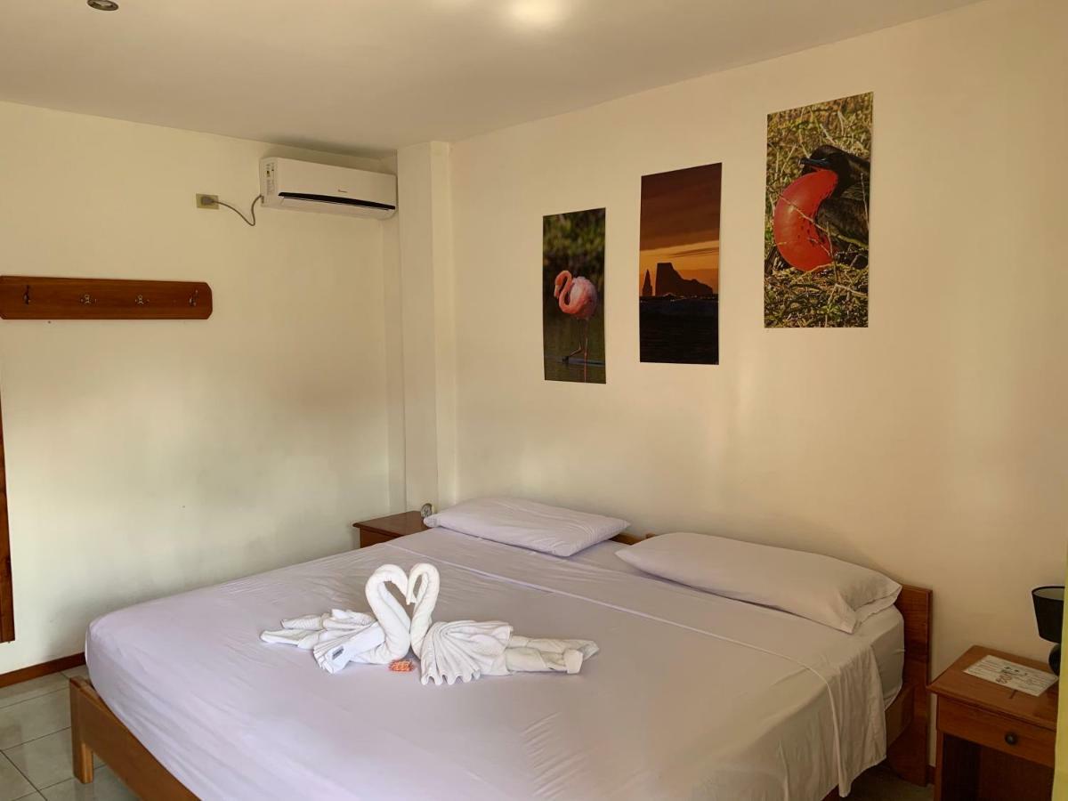 Hostal White House Galapagos ปูแอร์โตอาโยรา ภายนอก รูปภาพ